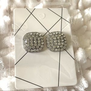 Silver Toned CZ Square Earrings💎